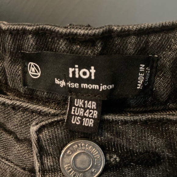Missguided Riot High Rise Mom Jean - Picture 3 of 4